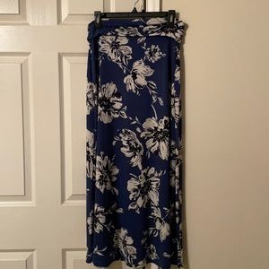 3/$20 Blue Floral XL skirt